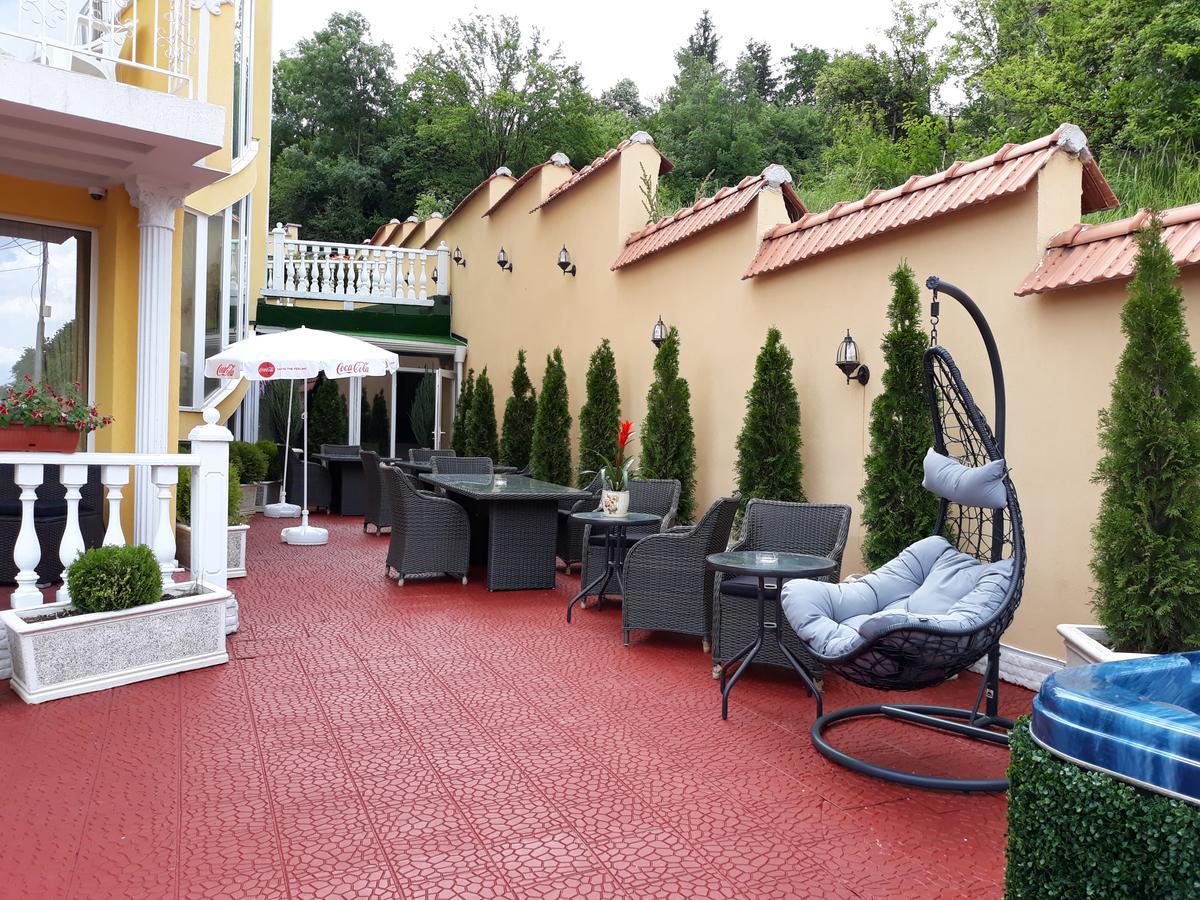 Hotel Megas Bankja Exterior foto