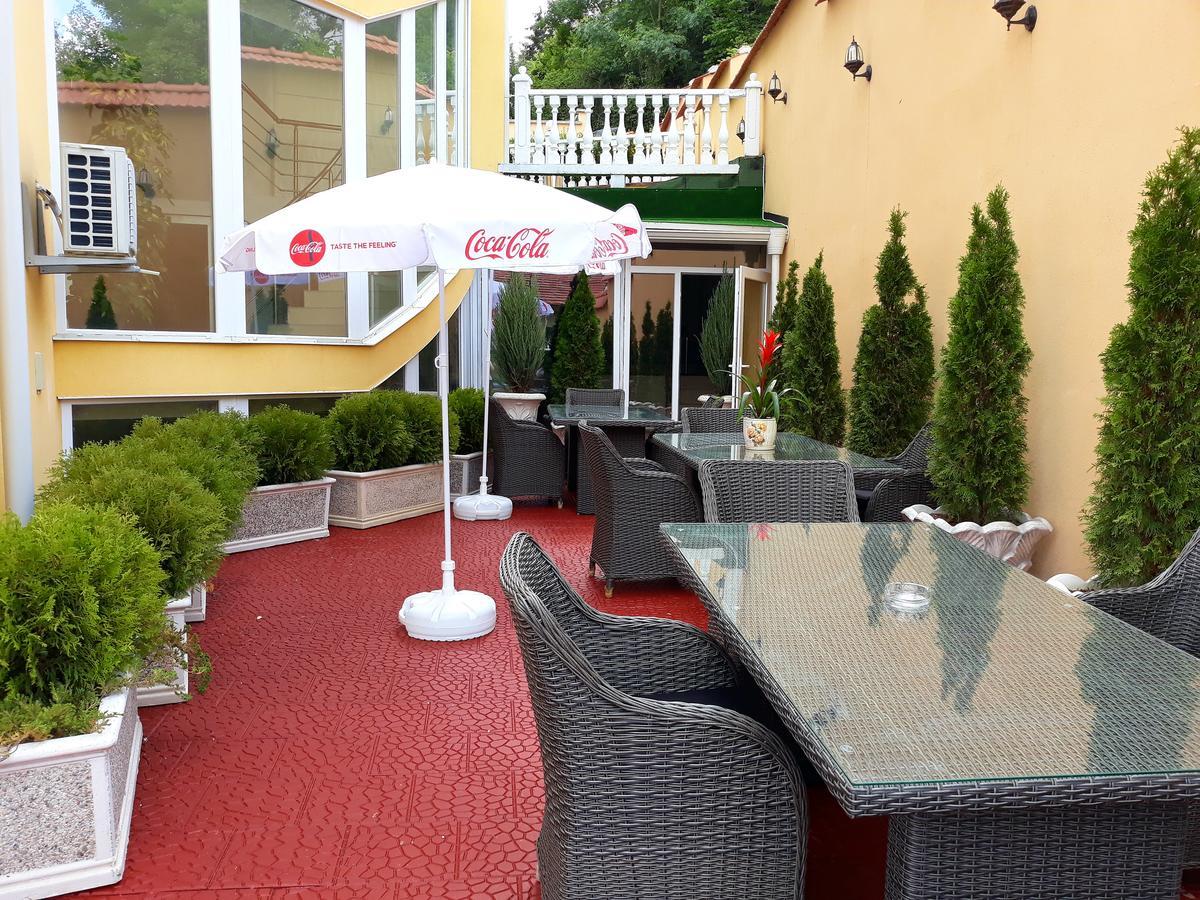 Hotel Megas Bankja Exterior foto